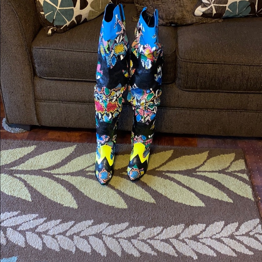 Women Boots.